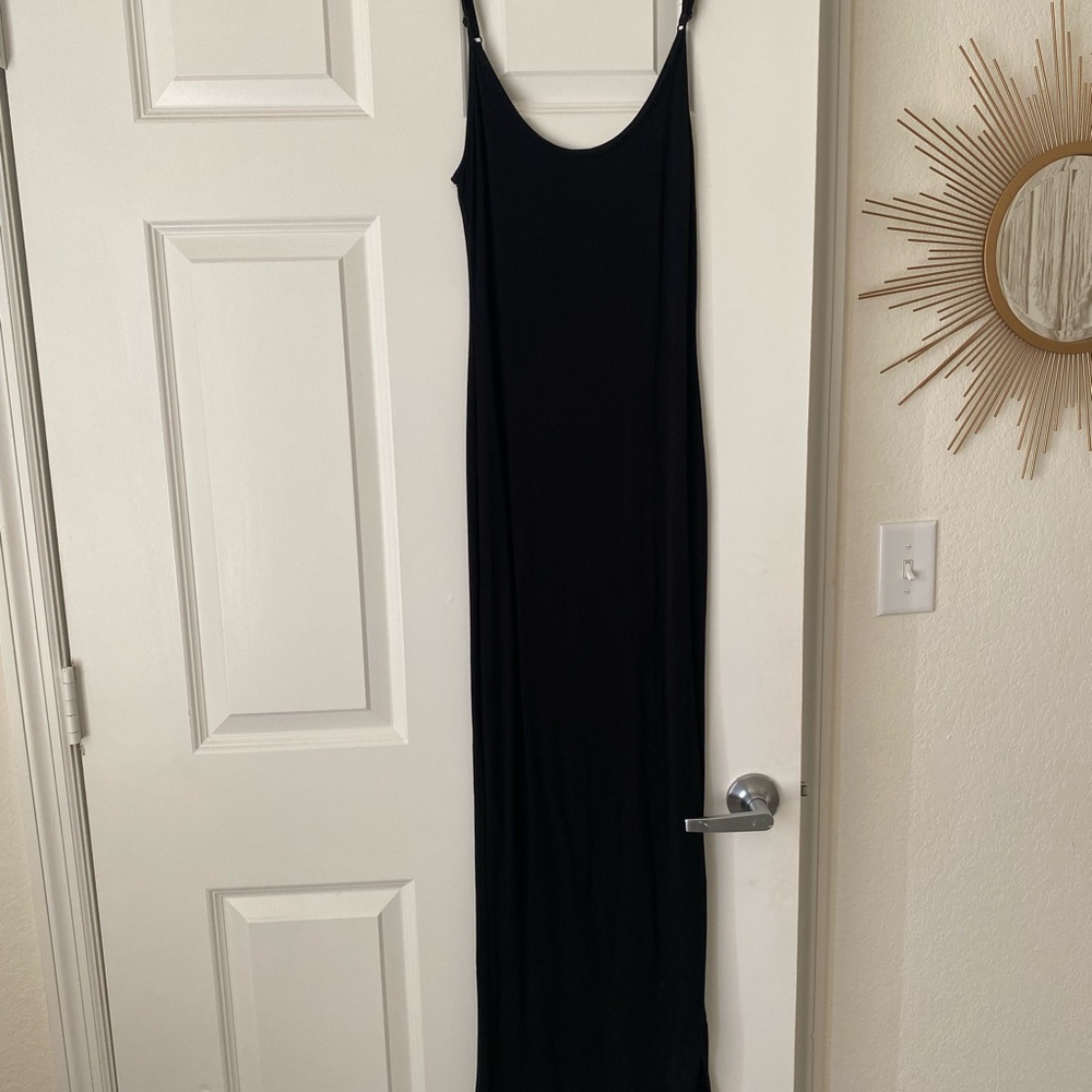 Black Sleeveless Scoop Neck Maxi Dress